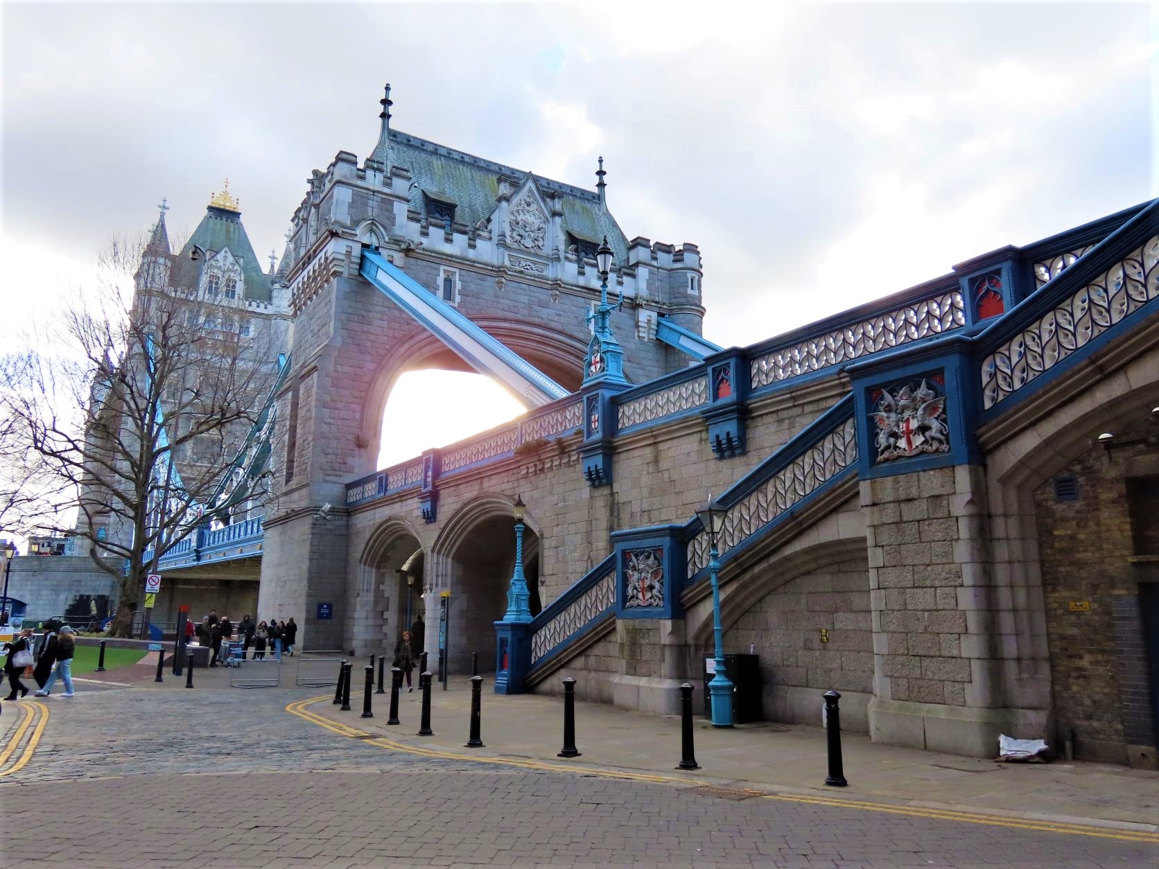 tower bridge london traveladdict