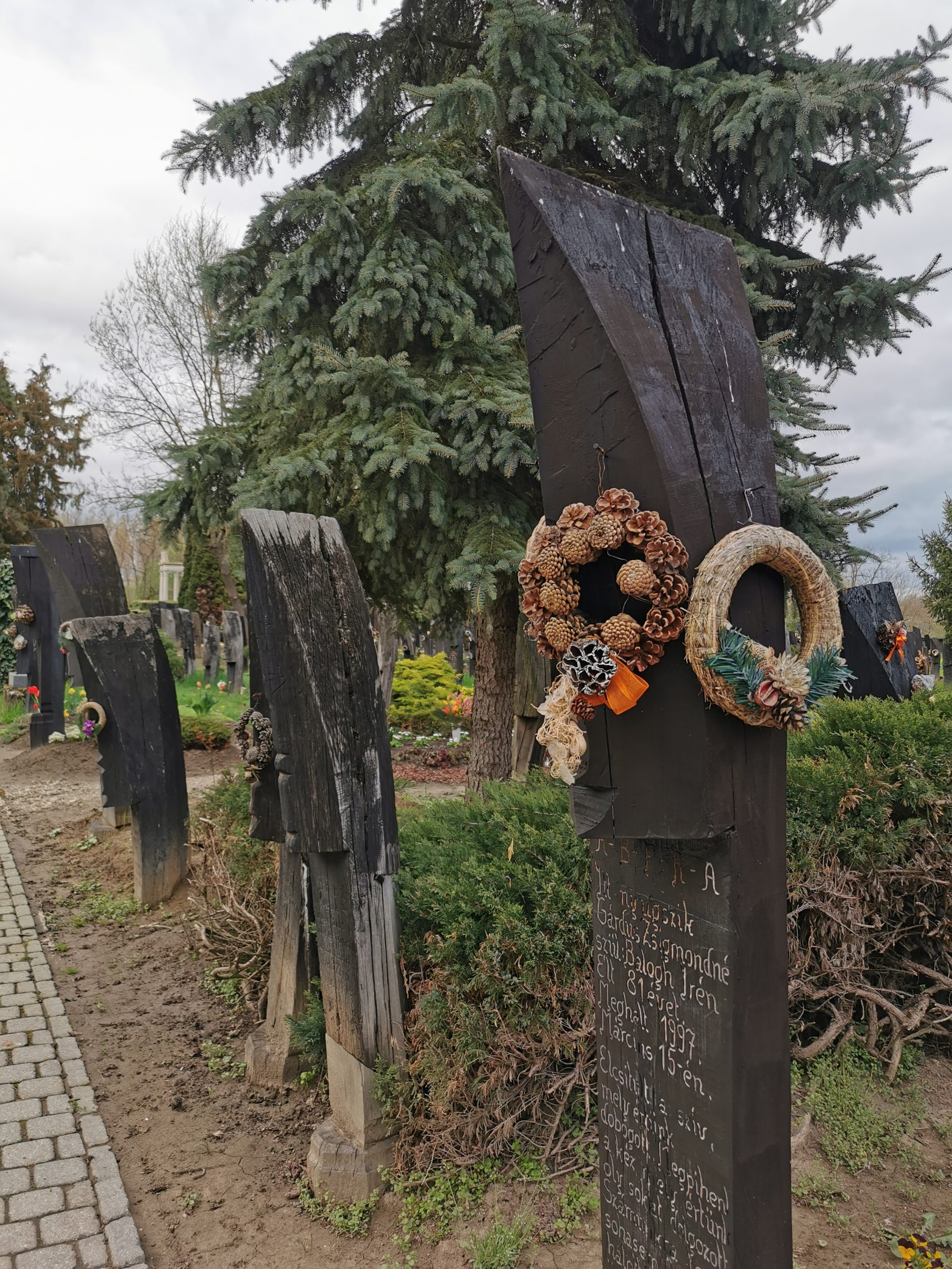 szatmárcseke temető traveladdict